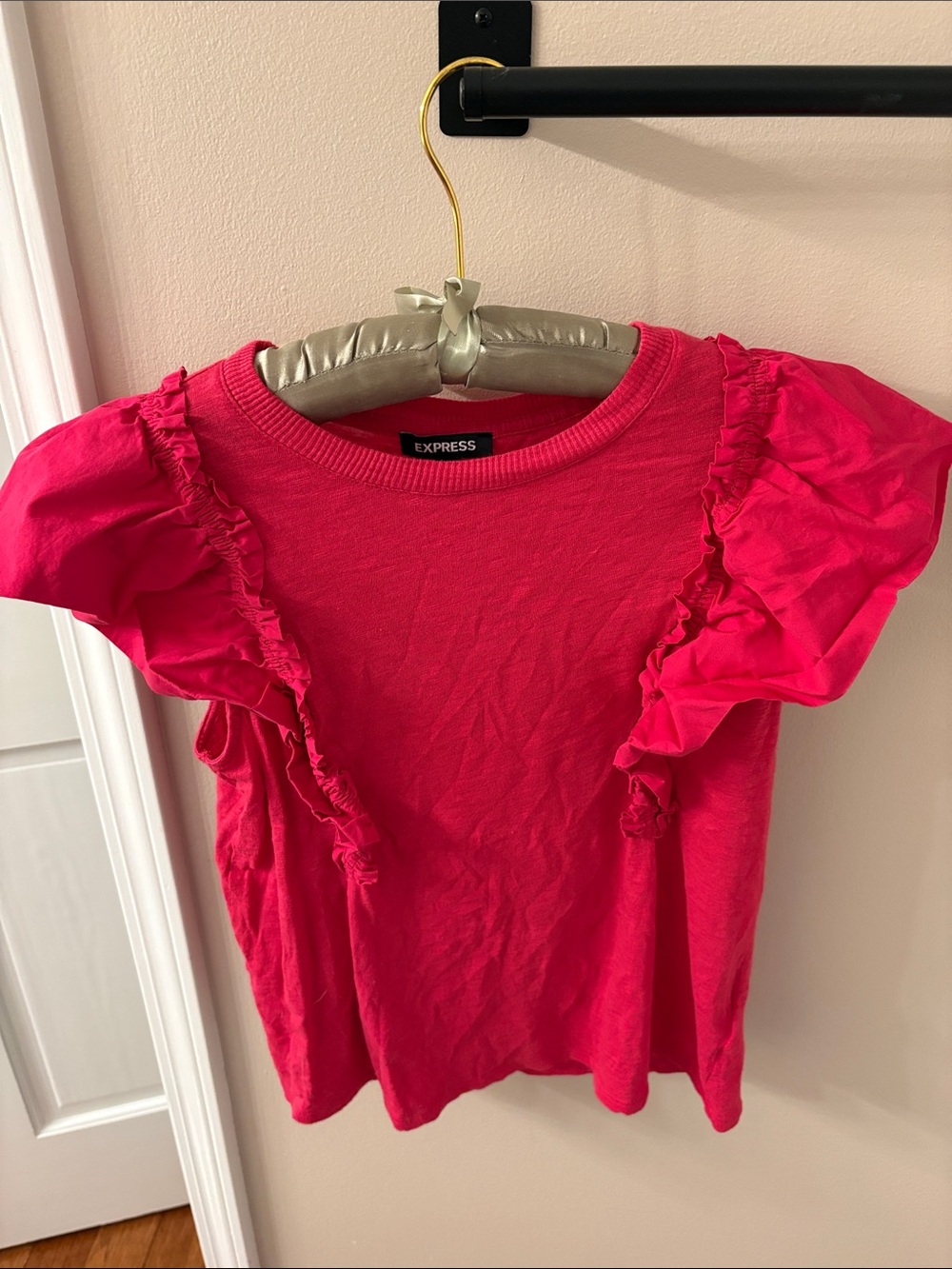 Express Women’s Bright Pink Ruffle Sleeve Tee